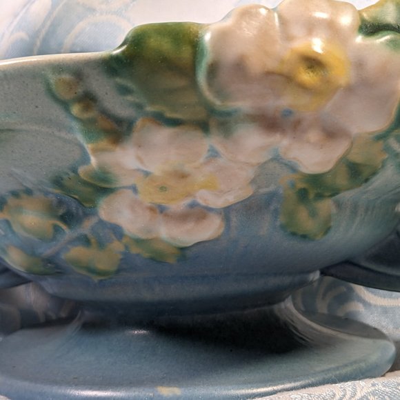 Americana History Vintage Roseville Pottery White Rose On Blue Basket #362-8 - Picture 9 of 10